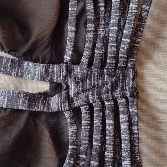 Victoria's Secret VSX SPORT Sports Bra EUC - Picture 4 of 6